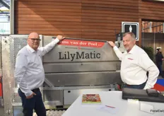 Hans van der Poel and Herman van der Jagt showing their new LilyMatic machine. The machine will be going to Dutch plant nursery Qualily, which has been switching to automation within 1 year, with the help of Hans van der Poel's machines.
